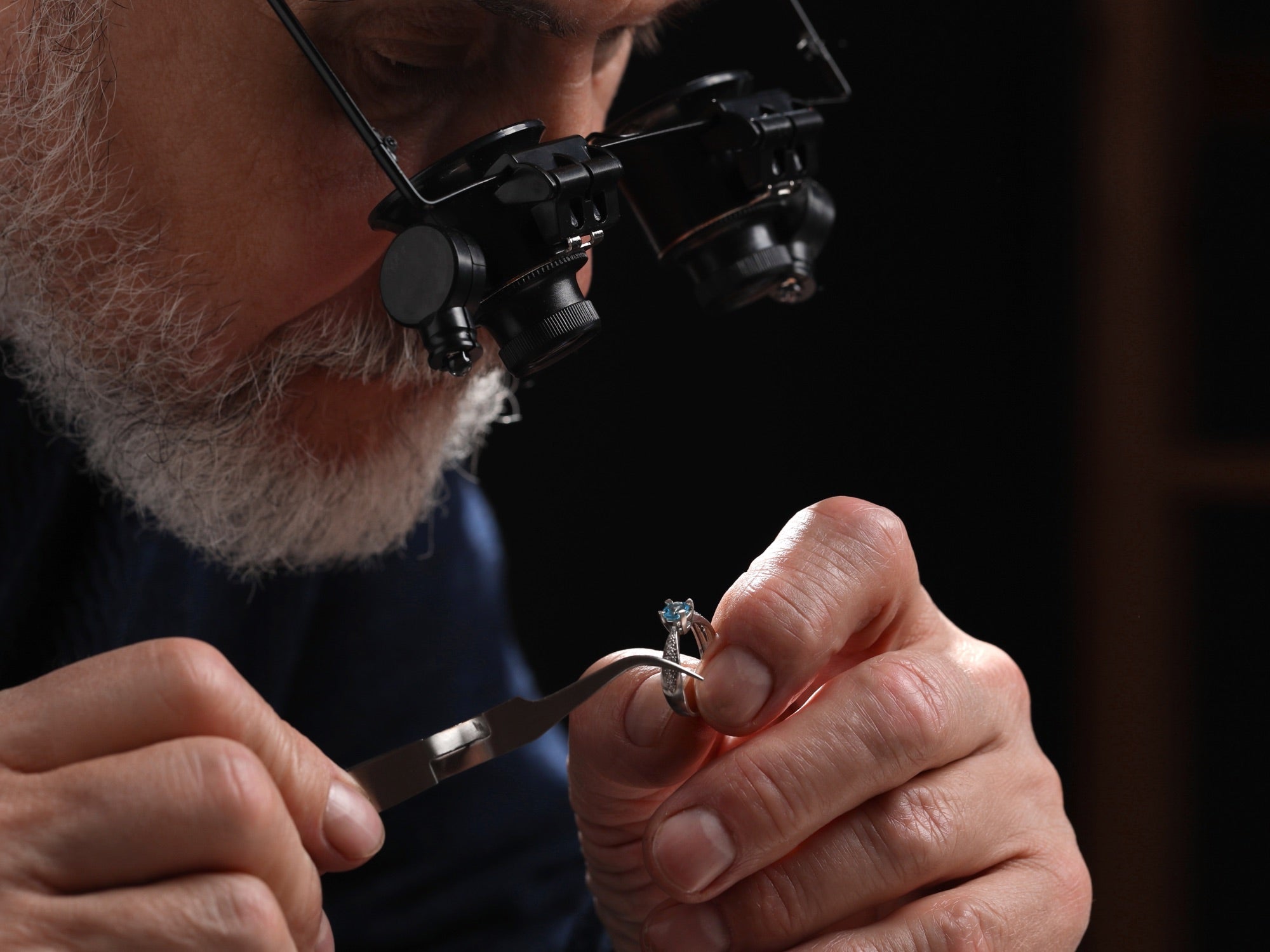 Jewelry appraisal inspection at Lu’Ro Jewelers